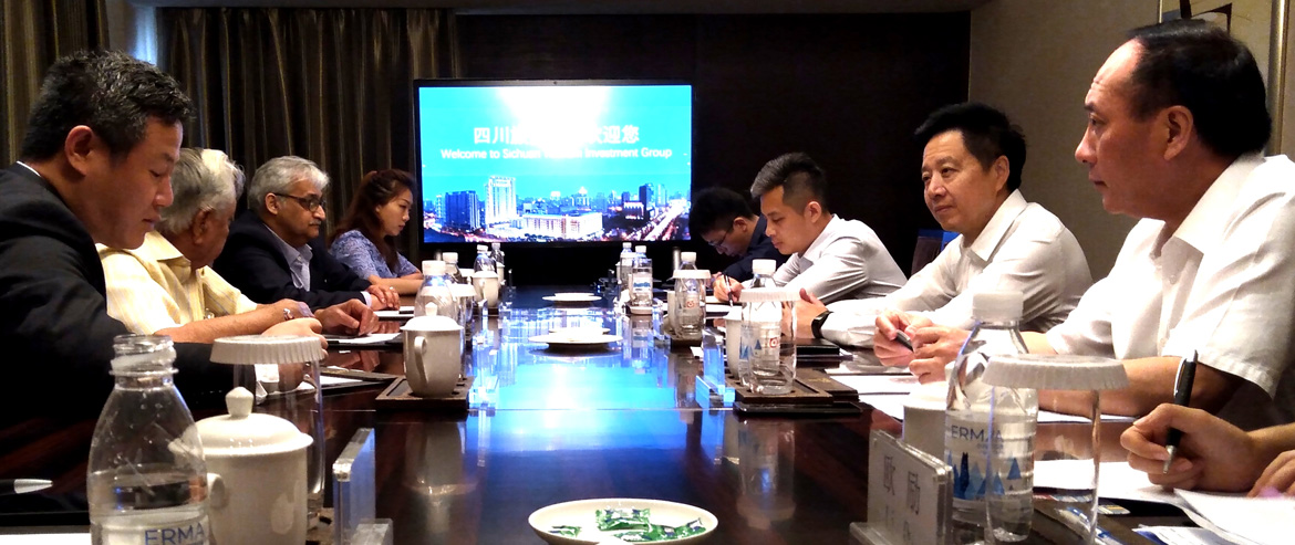 集團(tuán)黨委副書記、副董事長(zhǎng)、總經(jīng)理?xiàng)畲〞?huì)見印度靛藍(lán)集團(tuán)執(zhí)行董事卡皮爾·巴蒂亞先生一行