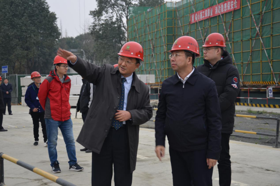 集團(tuán)領(lǐng)導(dǎo)周曉陽率隊(duì)調(diào)研金牛賓館