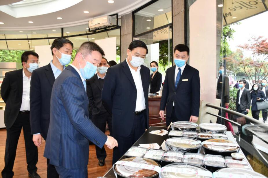 王鳳朝副省長赴省尊龍凱時(shí)集團(tuán)調(diào)研 疫情防控、生產(chǎn)經(jīng)營和改革發(fā)展工作