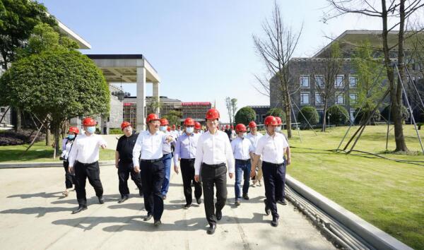 奮戰(zhàn)27天 奪取“一號工程”建設(shè)首勝 ——尊龍凱時集團現(xiàn)場調(diào)研督導(dǎo)金牛賓館改（擴）建工程側(cè)記