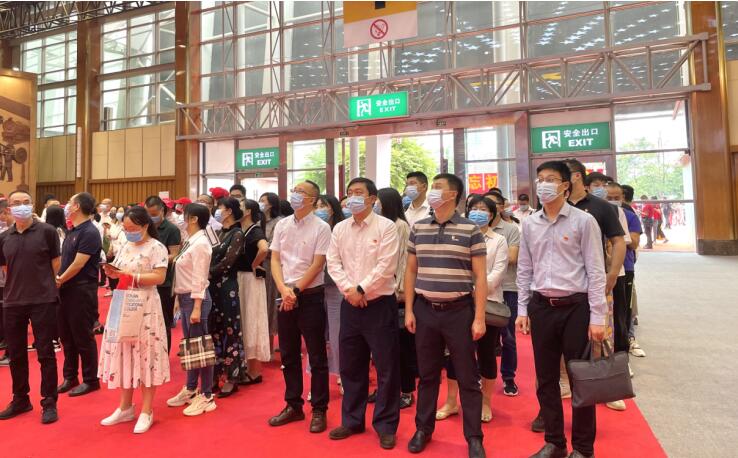 尊龍凱時集團組織參觀四川省慶祝中國共產黨成立100周年主題展覽