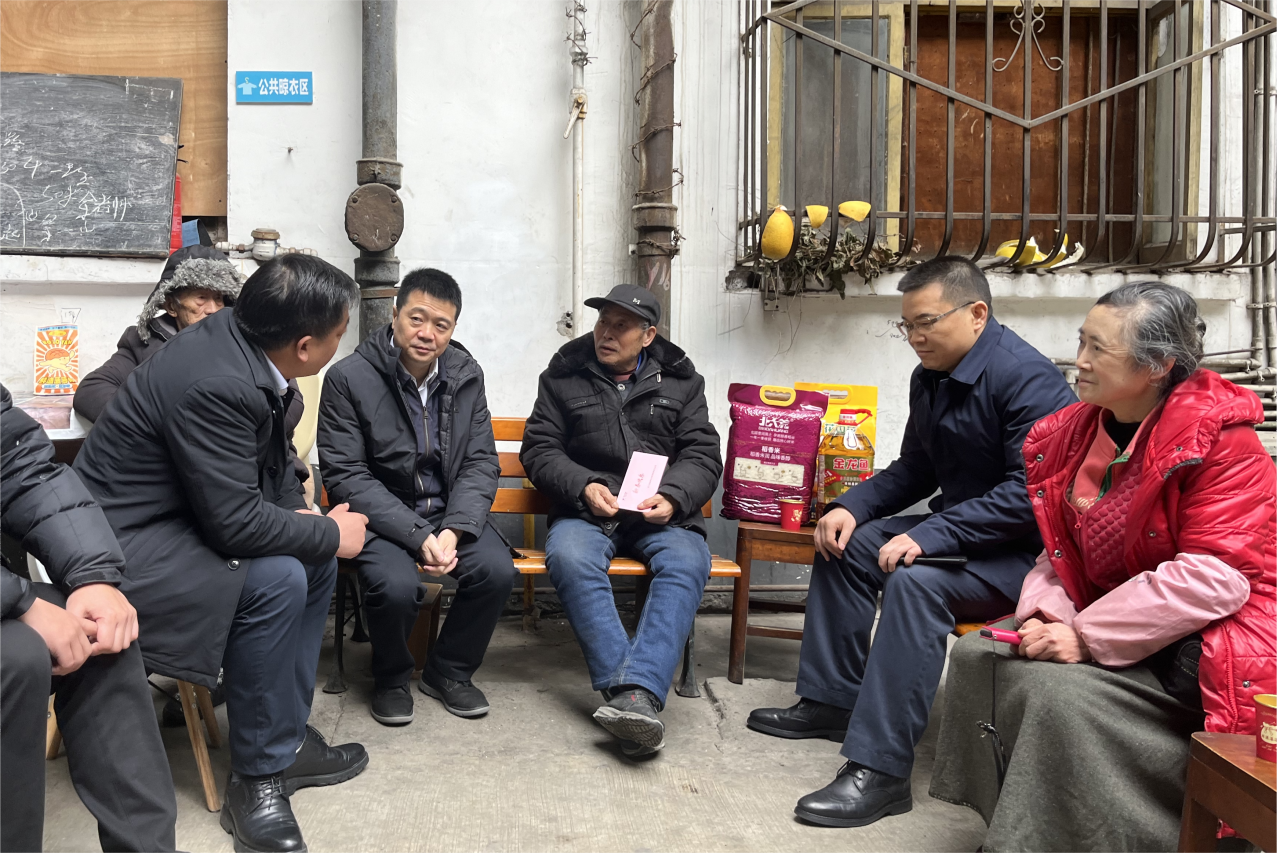 省尊龍凱時(shí)集團(tuán)領(lǐng)導(dǎo)班子成員走訪慰問(wèn)生活困難黨員、老黨員、老干部