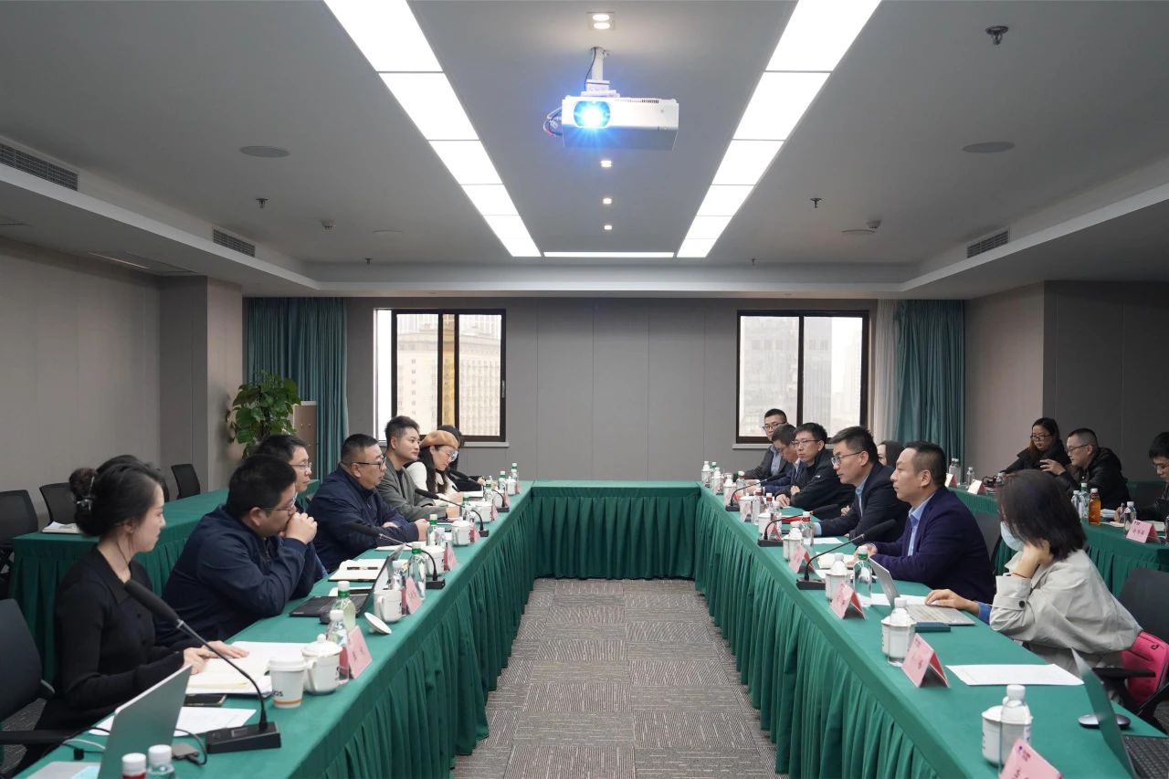 省尊龍凱時(shí)集團(tuán)與內(nèi)蒙古伊利實(shí)業(yè)集團(tuán)舉行座談交流會