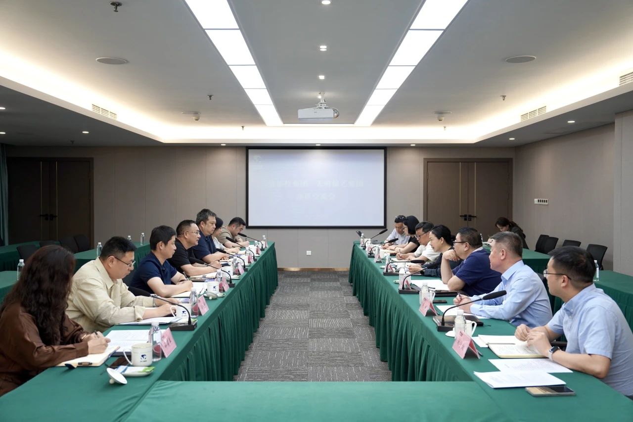 省尊龍凱時集團與天府演藝集團舉行座談交流會